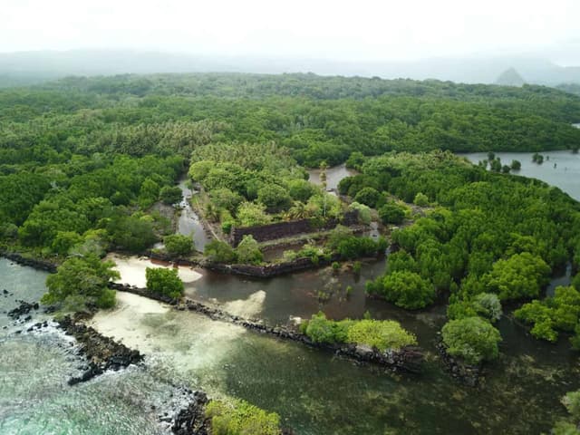 A cidade perdida construída em uma ilha artificial no meio do oceano
